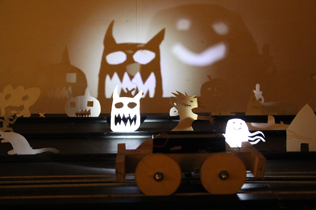 Objekt in der Lichtmaschinerie Mitmach-Ausstellung: Geisterhafte Schattenbahn